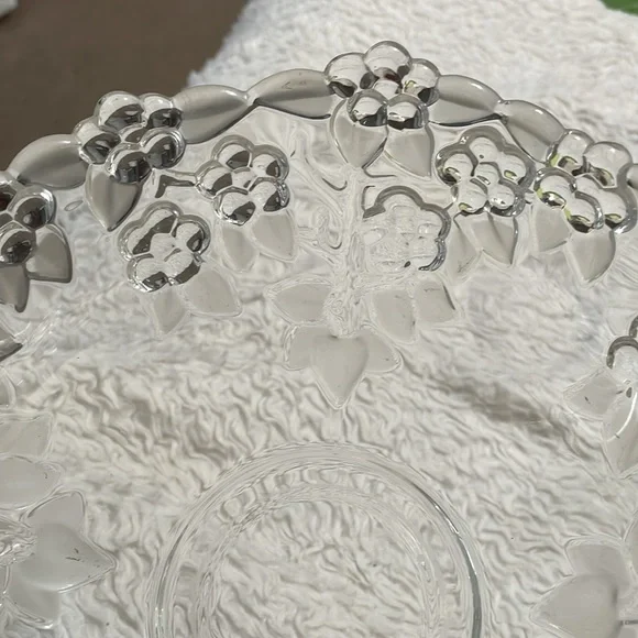 Mikasa Crystal Floral Clear Round bowl EUC - Picture 4 of 5